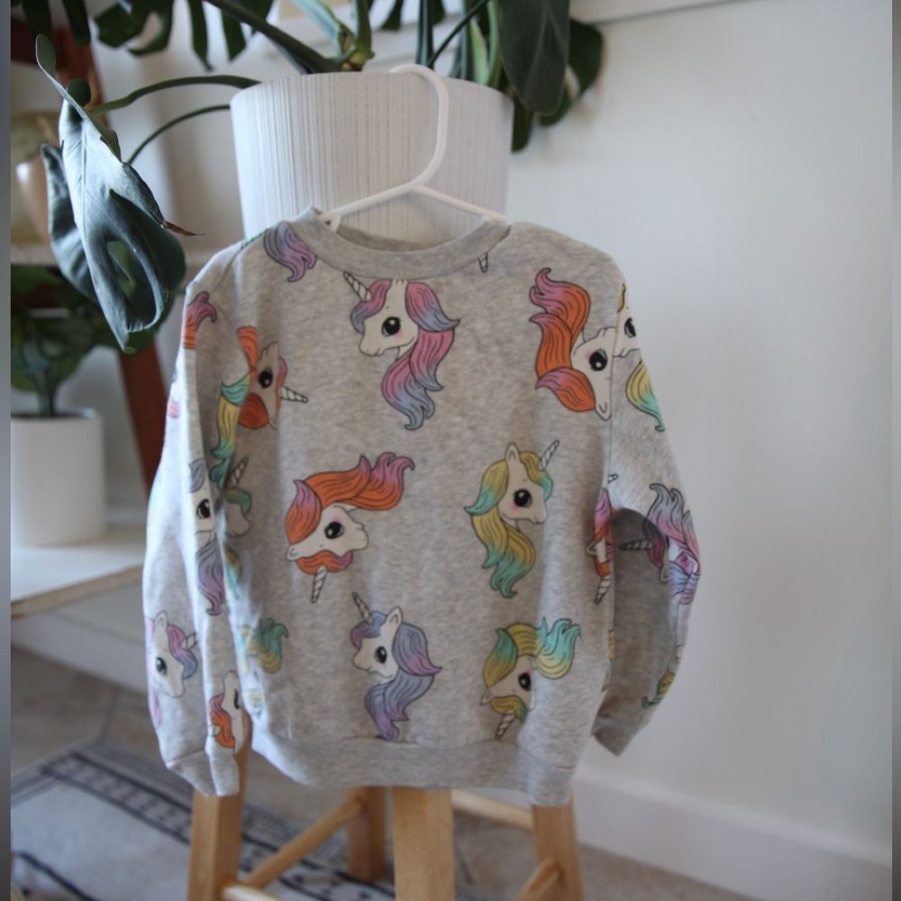 H&M size 5/6 EUC unicorn fleece  pullover